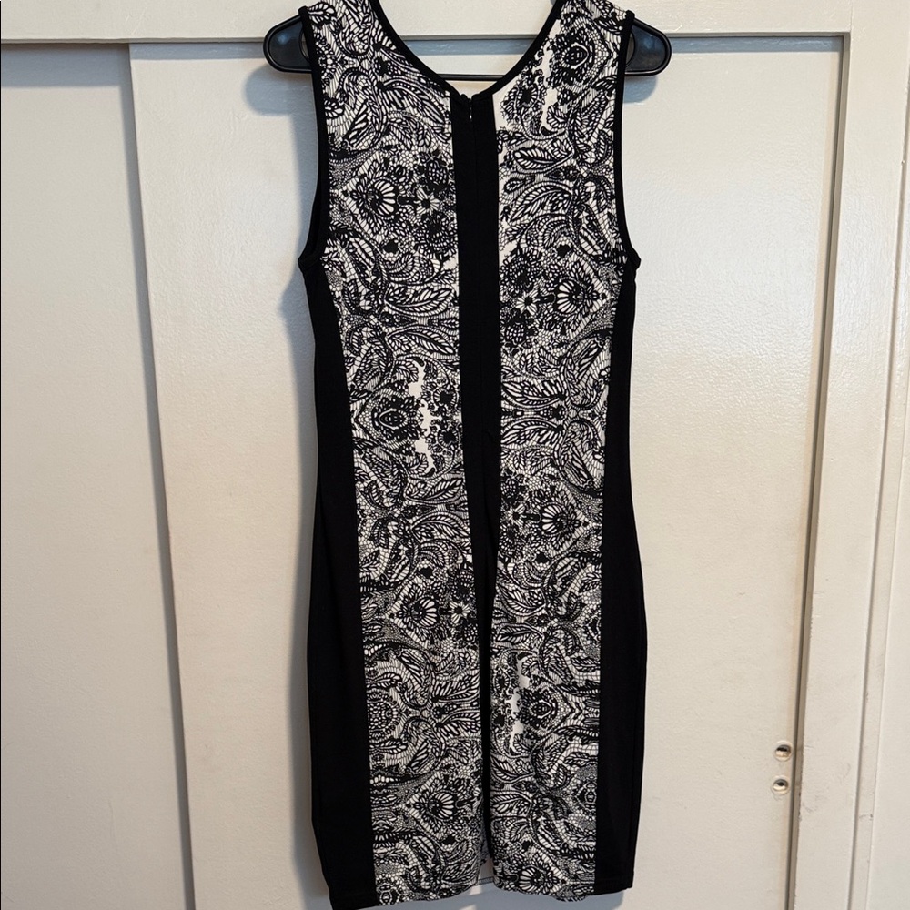 VENUS Black and White Patterned Mini Dress - Picture 3 of 4